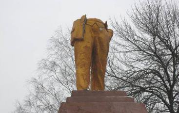 В Охтирці біля пам’ятника Леніну сталася сутичка між "Свободою", комуністами та міліцією