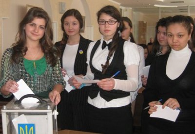 Учні провели першу сесію обласної ради
