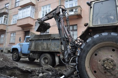 Через обвал дороги до центру Чернівців не доїжджають тролейбуси