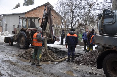 Через обвал дороги до центру Чернівців не доїжджають тролейбуси