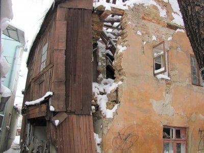 Аварійний будинок у центрі Чернівців може впасти на сусідні помешкання