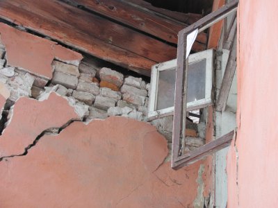 Аварійний будинок у центрі Чернівців може впасти на сусідні помешкання