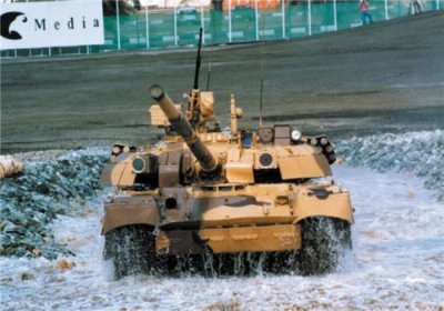 Україна продемонструє танк "Оплот" та БТР-4МВ на виставці в ОАЕ
