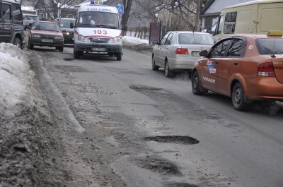 Чернівецькі дороги після зими - фото