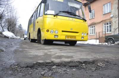 Чернівецькі дороги після зими - фото