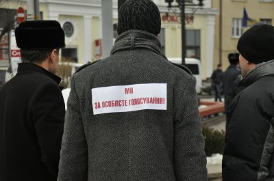 У центрі Чернівців молодь висловила протест "кнопкодавцям"