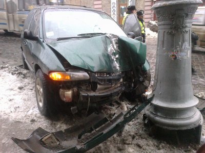 У вихідні в Чернівцях тролейбуси й маршрутки врізались в іномарки