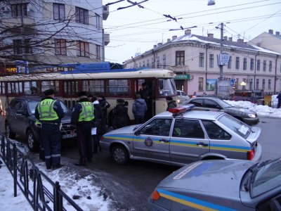 У вихідні в Чернівцях тролейбуси й маршрутки врізались в іномарки