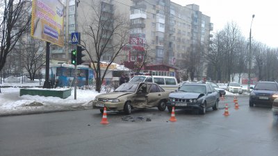 У вихідні в Чернівцях тролейбуси й маршрутки врізались в іномарки