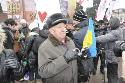 Опозиція у Чернівцях закликала українців зняти кайдани