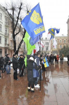 Опозиція у Чернівцях закликала українців зняти кайдани