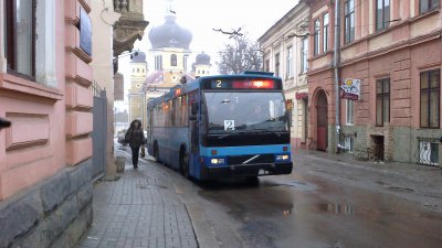 Чернівцями курсує тролейбус зі Швеції