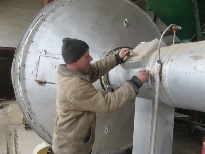 На Путильщині виробляють паливо з тирси