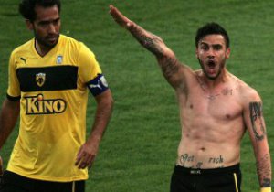 Грецького футболіста довічно дискваліфікували за нацистське привітання
