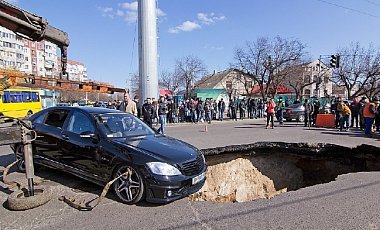 У центрі Одеси провалилася частина дороги