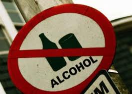 На Буковині активісти піймали продавців на продажу алкоголю дітям