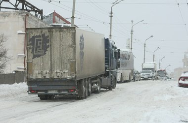 У Києві, до окремого розпорядження, заборонили рух вантажівок