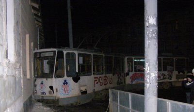 У Львові невідомі викрали трамвай, а потім в’їхали у будинок
