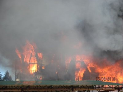 Пожежа в "Карпатські зірці" — фоторепортаж