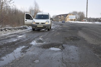 Через погані дороги Україна втрачає десятки мільярдів — Азаров