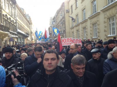 На мітинг опозиції у засніженому Львові зібралося 10 тисяч людей