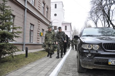 Міністр оборони незадоволений станом техніки та озброєння 300-го полку