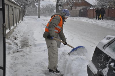 Чернівецькі дороги вкрило льодом, а комунальників не видно