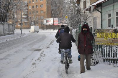 Чернівецькі дороги вкрило льодом, а комунальників не видно