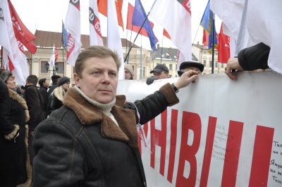 У Чернівцях Яценюк буковинською говіркою звернувся до семи тисяч людей