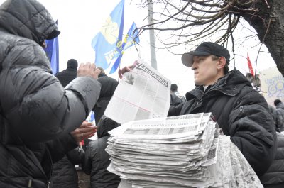 У Чернівцях Яценюк буковинською говіркою звернувся до семи тисяч людей