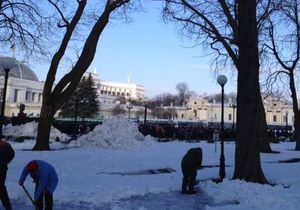 У центрі Києві збираються люди на мітинг