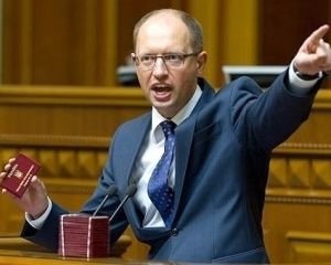 Регіонали і комуністи втекли з Верховної Ради, - Яценюк