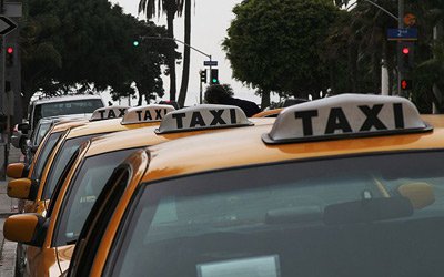 Мінінфраструктури хоче витягнути таксистів з "тіні"