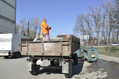 З Чернівців вивезли 2 тисячі кубічних метрів сміття