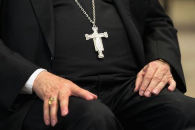 Священиків Ватикану спіймали на "закачці" порно