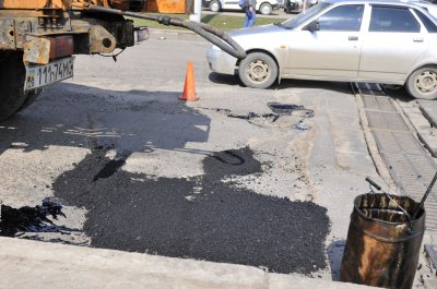 У Чернівцях почали асфальтувати ями