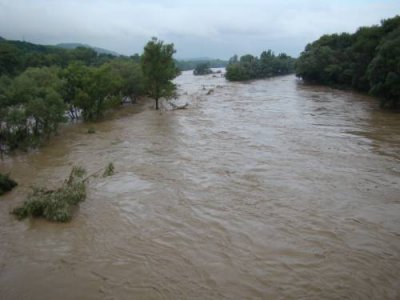 Рівень води у річках продовжує підвищуватися