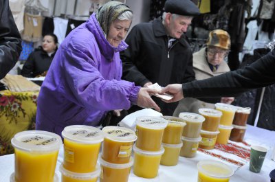 У Чернівцях продають мед від кримських бджолярів