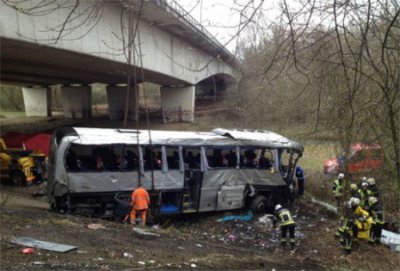 У Бельгії з мосту впав автобус російськими підлітками, загинуло 5 людей