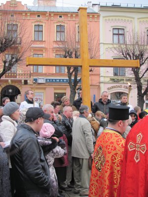 Чернівчани пройшли "Хресною дорогою"