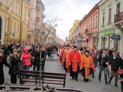 Чернівчани пройшли "Хресною дорогою"