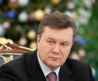 Янукович передав прохання про звільнення Тимошенко до Комісії з питань помилування