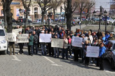 Чернівецькі підприємці "Калинки" опираються планам адміністрації з дудками та плакатами