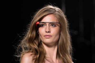 В Google розповіли про небезпеку і дивацтва окулярів Glass