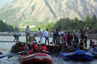 В Індії понад 30 чоловік загинули внаслідок падіння автобуса в річку