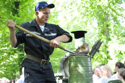 День Перемоги у Чернівцях святкують з юшкою і танцями