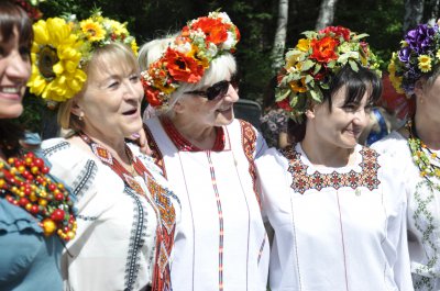 На фестивалі березового соку пригощали березовухою, мамалигою та салом