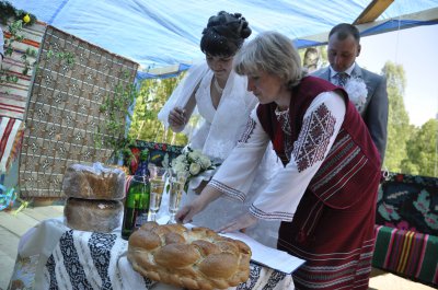 На фестивалі березового соку пригощали березовухою, мамалигою та салом
