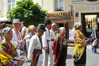 У Чернівцях на Кобилянській пригощали медовухою