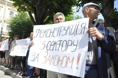 Підприємці Калинки знову мітингували під ратушею в Чернівцях